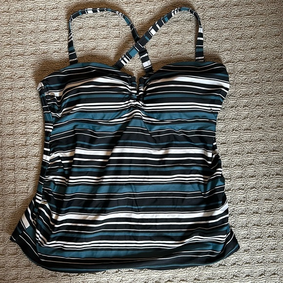 Thyme Maternity Swim Top Sz Large - Picture 1 of 3